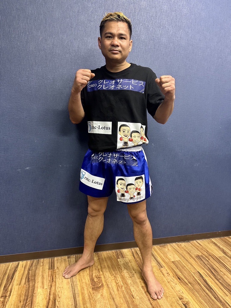 テーパリットFELLOWGYM選手ファイティングポーズ