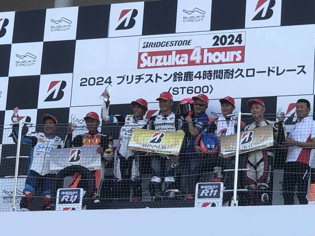 表彰台レーサー達